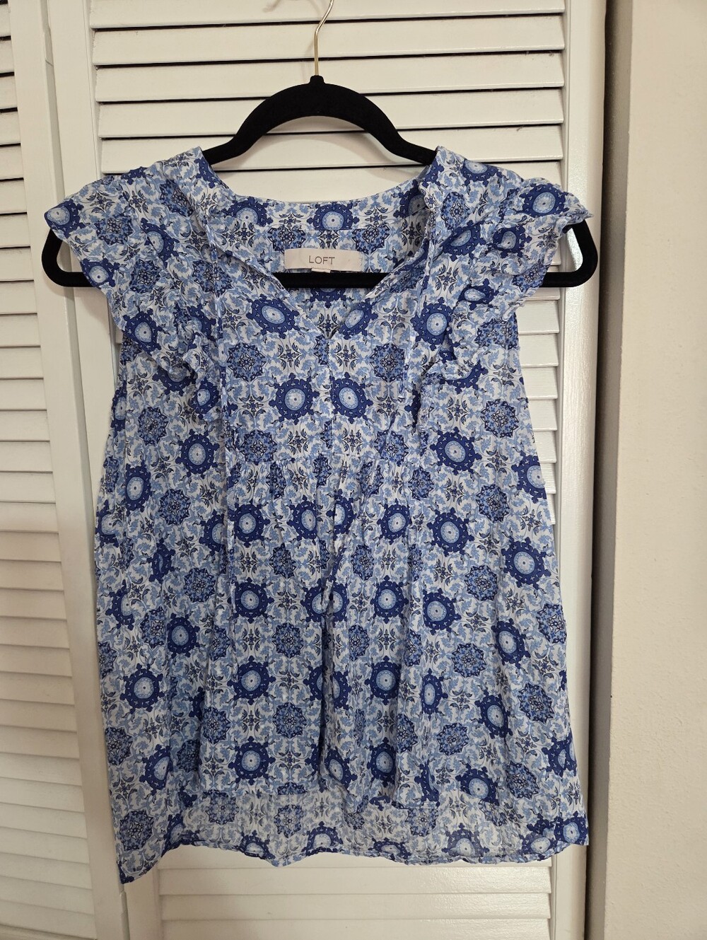 LOFT Blue Floral Sleeveless Ruffle Top